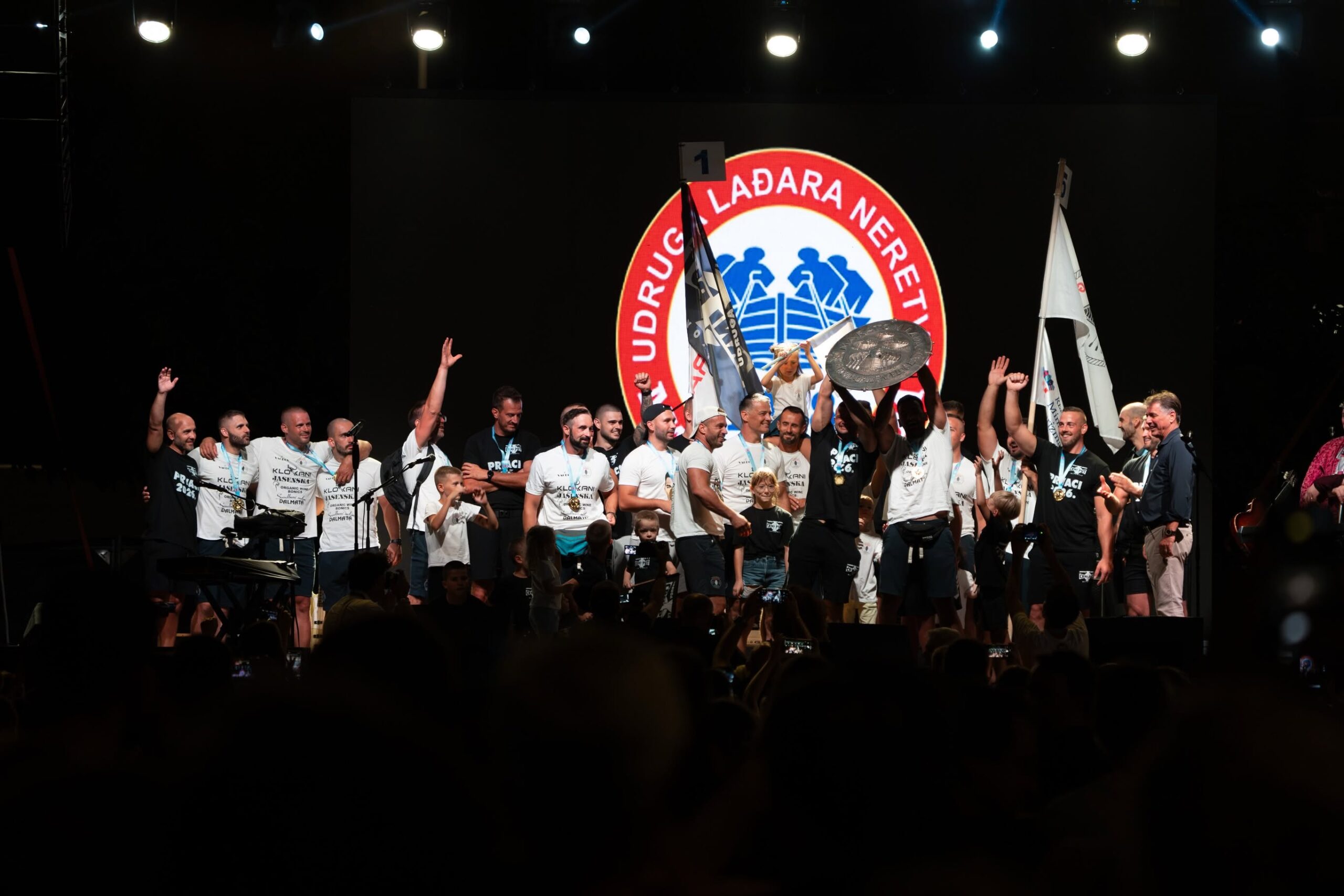UL Crni put i UL Gusar Komin podijelili tron 29. Maratona lađa